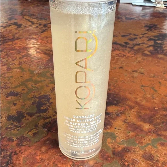 Kopari Setting Mist Sheer Sunglaze Sunscreen SPF 50 Hyaluronic Acid & Vitamin C - Picture 4 of 9